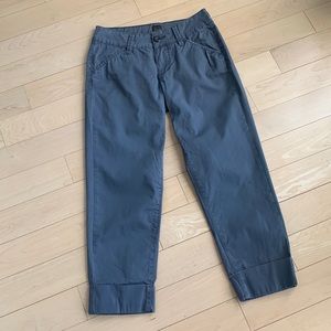 Jag Jeans Slim Fit charcoal gray cuffed capri pants.